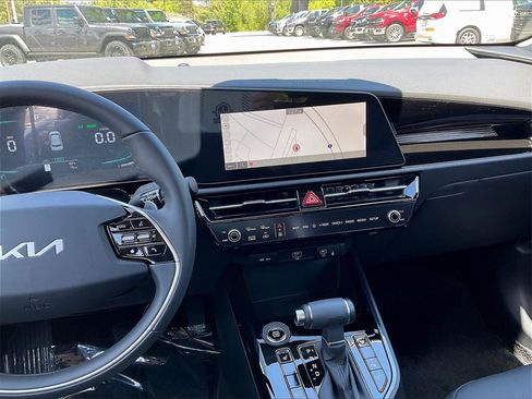 New 2025 Kia Niro EX image 13