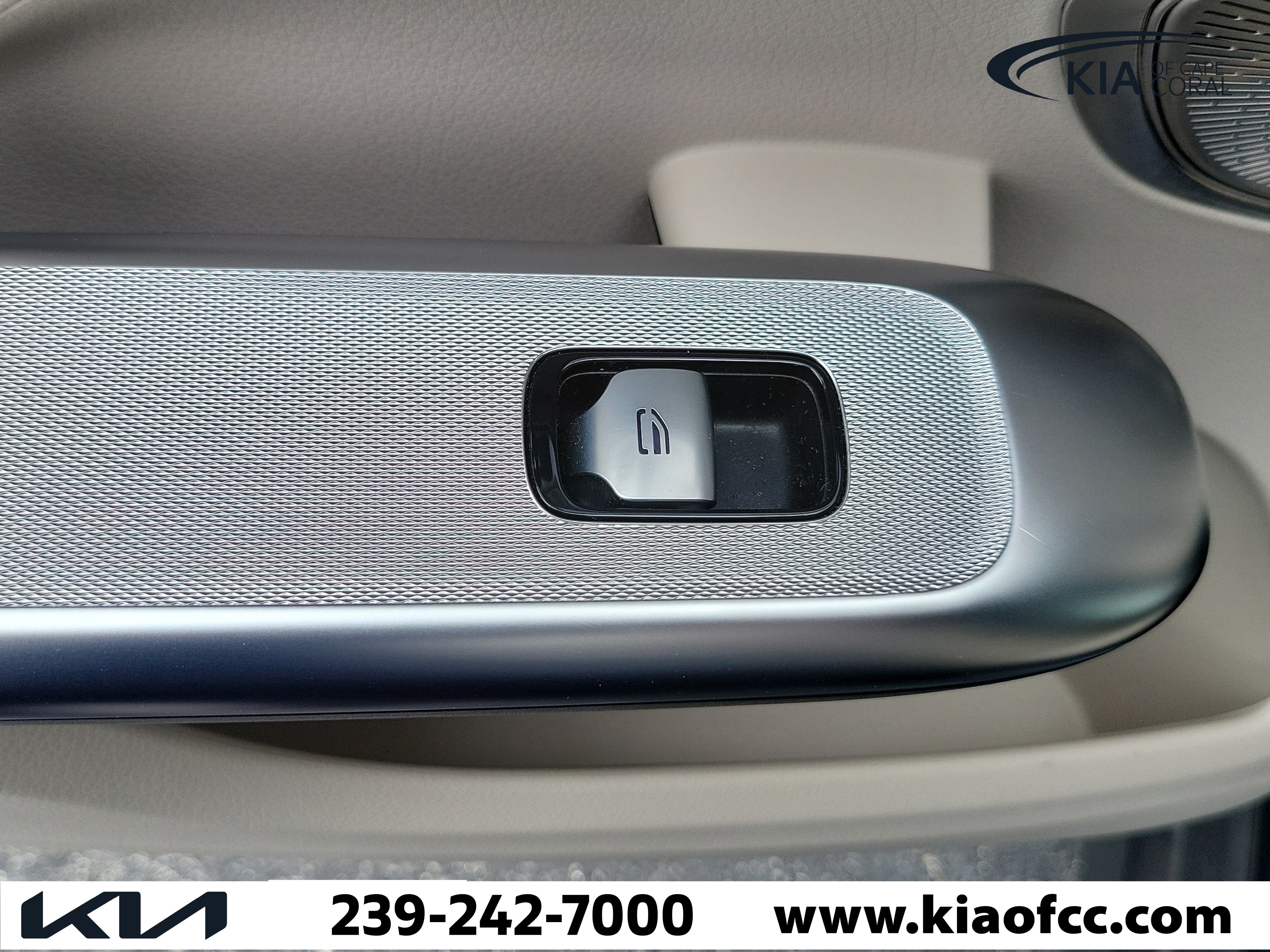 Used 2023 Mercedes-Benz GLC 300 4MATIC image 16