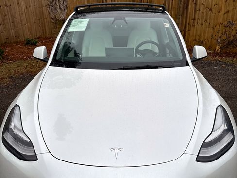 Used 2021 Tesla Model Y Long Range image 21
