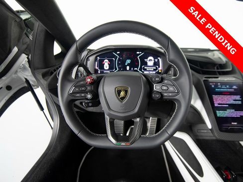 Used 2024 Lamborghini Revuelto image 17