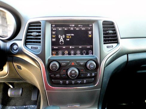 Used 2018 Jeep Grand Cherokee Altitude image 15