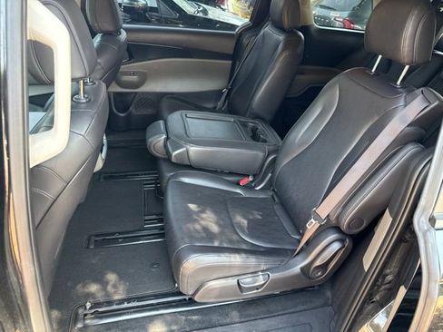 Certified 2025 Kia Carnival FWD image 15