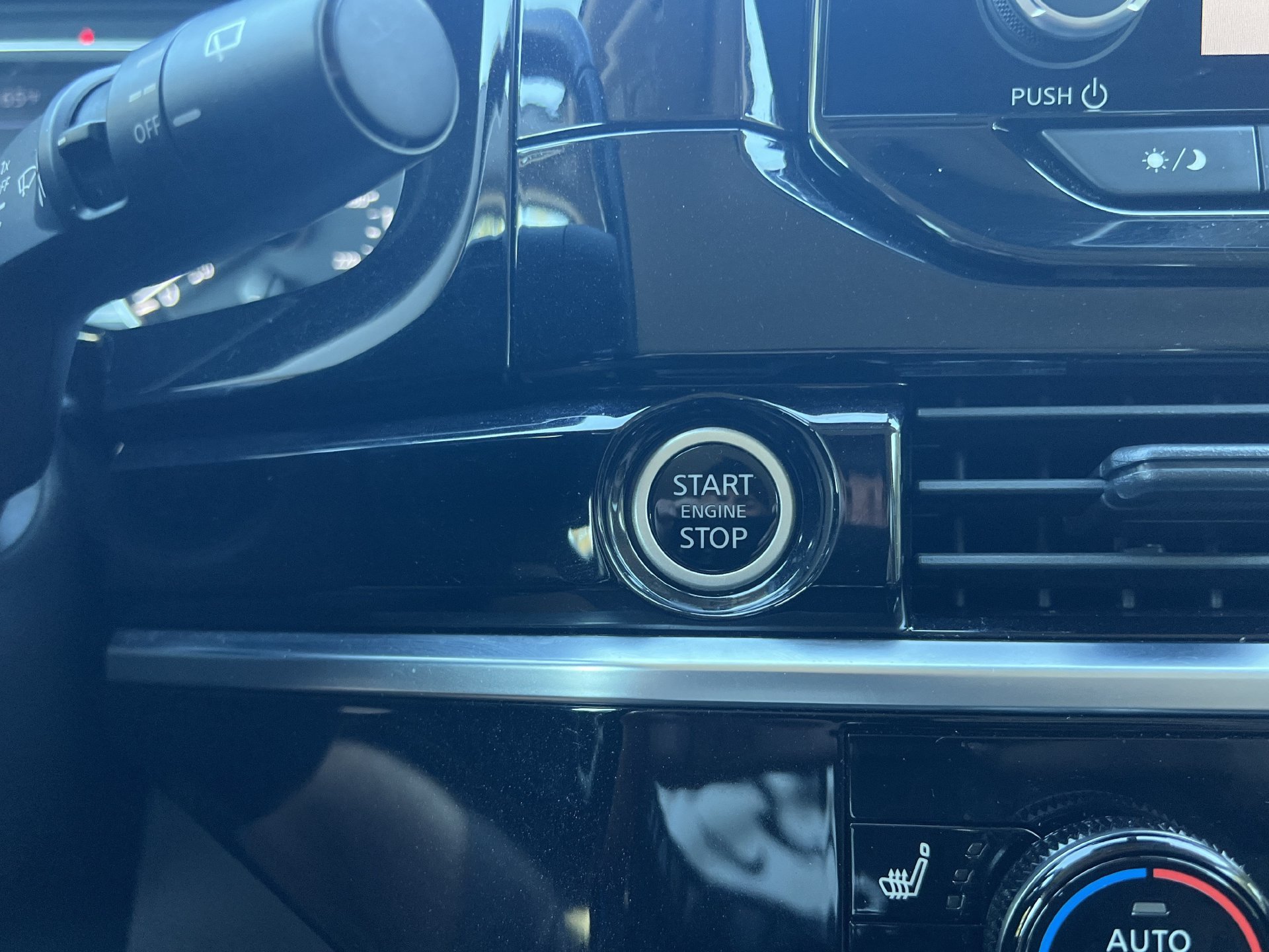 Used 2024 Nissan Pathfinder SV FWD image 6