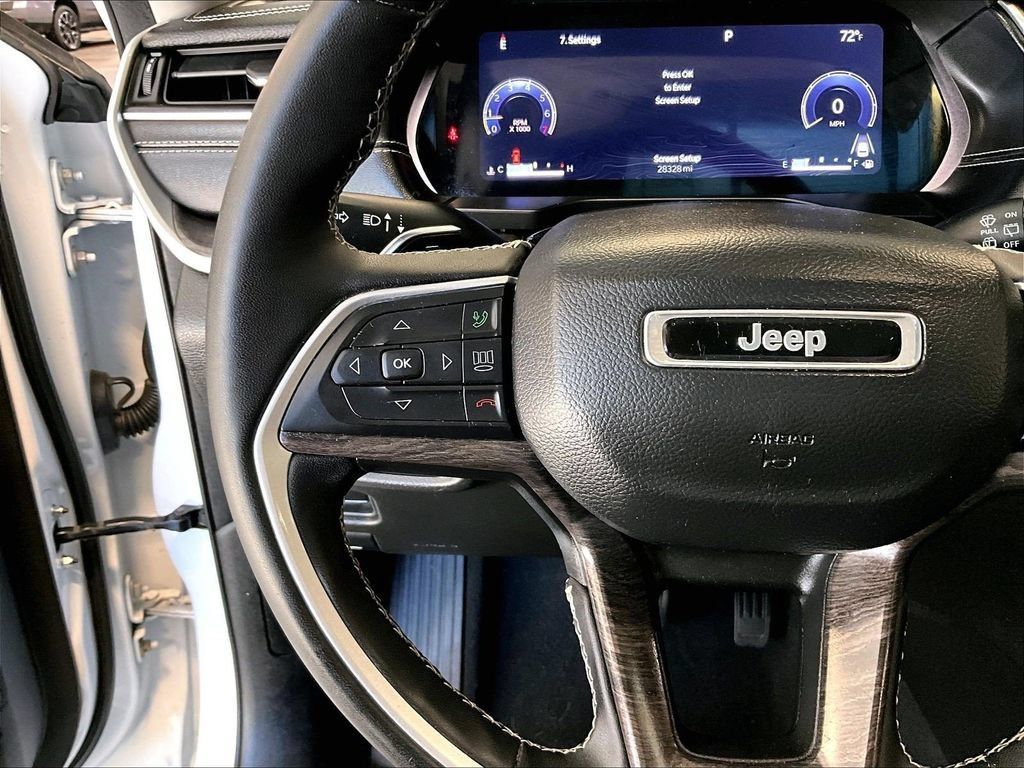 Used 2023 Jeep Grand Cherokee L Limited AWD/4WD image 24