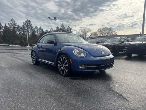 Used 2012 Volkswagen Beetle 2.0T w/ Lamp & Wheel Pkg image 2