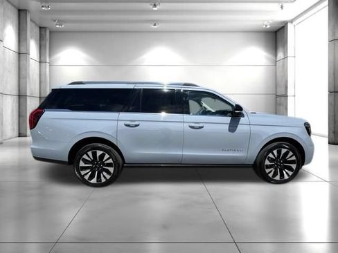 Used 2025 Ford Expedition Max Platinum w/ Driver's Package AWD/4WD image 9