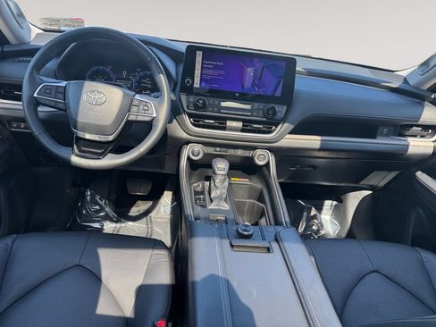 Used 2024 Toyota Grand Highlander AWD image 10