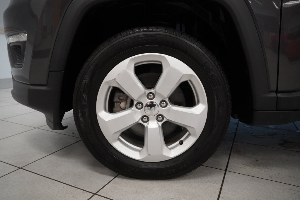 Used 2020 Jeep Compass Latitude w/ Cold Weather Group AWD/4WD image 10