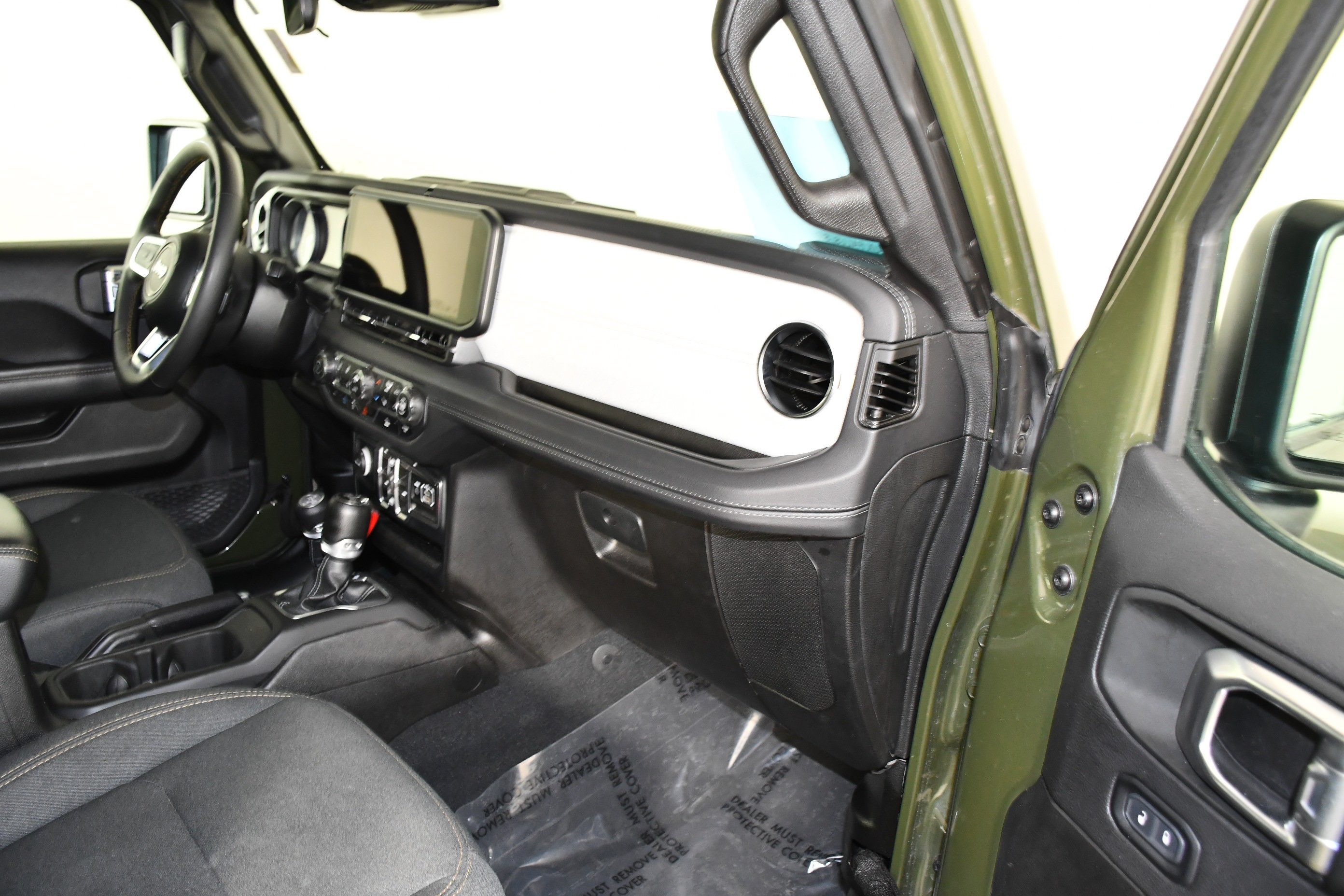 Used 2024 Jeep Wrangler Unlimited Sahara AWD/4WD image 41