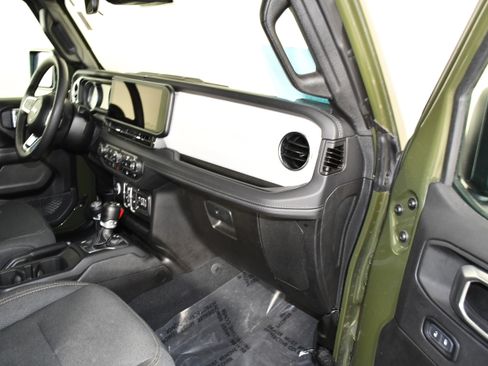 Used 2024 Jeep Wrangler Unlimited Sahara AWD/4WD image 41