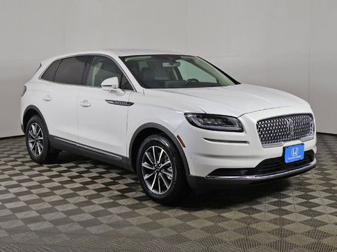 Used 2022 Lincoln Nautilus AWD image 2