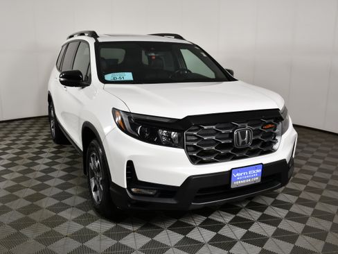 Used 2022 Honda Passport TrailSport image 3