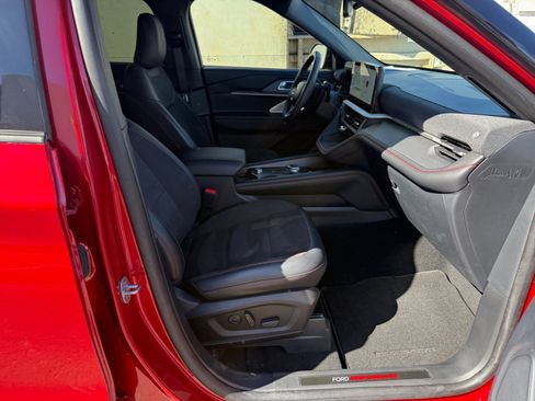 Certified 2025 Ford Explorer ST image 31