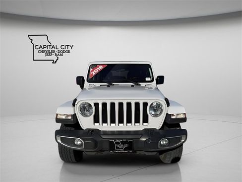 Used 2018 Jeep Wrangler Unlimited Sahara image 3