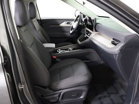 Used 2025 Ford Explorer Active AWD/4WD image 30