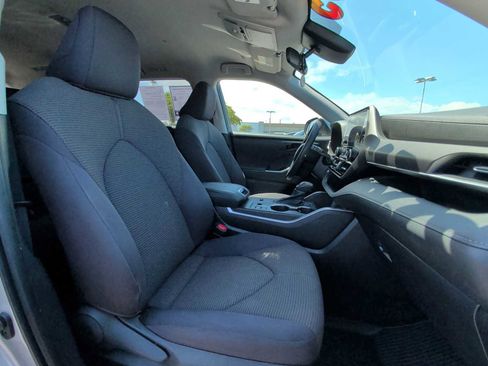 Used 2023 Toyota Highlander L FWD image 25