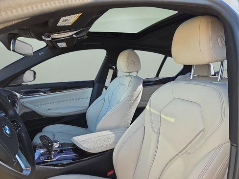 Used 2021 BMW 530i xDrive w/ Premium Package image 13