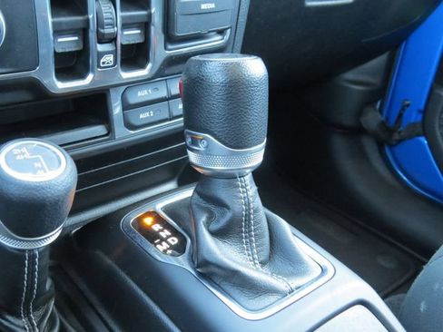 Used 2022 Jeep Wrangler Unlimited Sahara AWD/4WD image 24