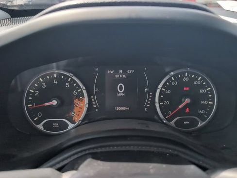 Used 2016 Jeep Renegade Latitude w/ Popular Equipment Group AWD/4WD image 14