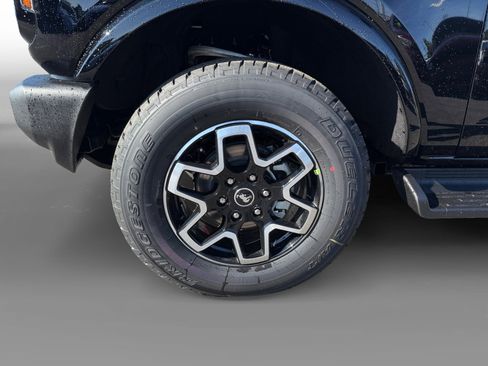 New 2025 Ford Bronco Outer Banks image 9