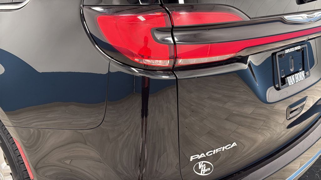 Used 2024 Chrysler Pacifica Touring-L FWD image 39