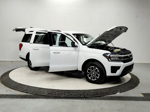 Used 2024 Ford Expedition Max XLT image 9