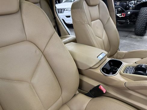Used 2013 Porsche Cayenne Diesel AWD/4WD image 35