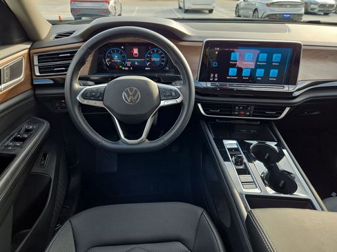 Used 2025 Volkswagen Atlas SE FWD image 27