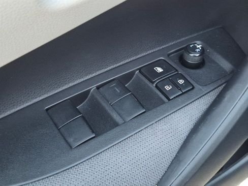 Used 2024 Toyota Corolla LE w/ LE Convenience Package FWD image 8
