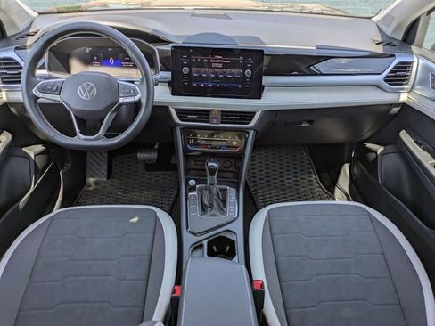 Used 2025 Volkswagen Taos SE image 15