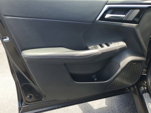 New 2025 Mitsubishi Outlander SE image 8
