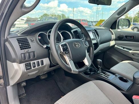 Used 2015 Toyota Tacoma PreRunner w/ Convenience Package RWD image 11