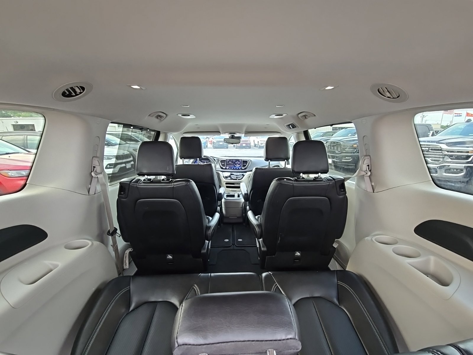 Used 2024 Chrysler Pacifica Touring-L FWD image 43