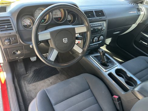 Used 2010 Dodge Challenger R/T image 3