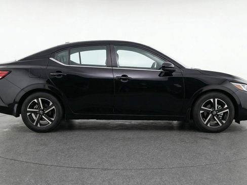 Used 2025 Nissan Sentra SV image 11