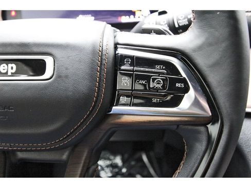 Used 2024 Jeep Grand Cherokee Summit w/ Adv Protech Group IV AWD/4WD image 19