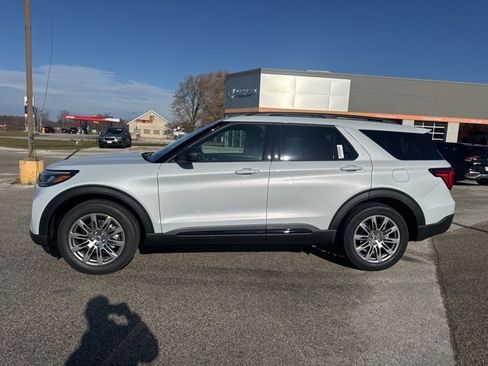 New 2026 Ford Explorer Active w/ Active Comfort Package image 8