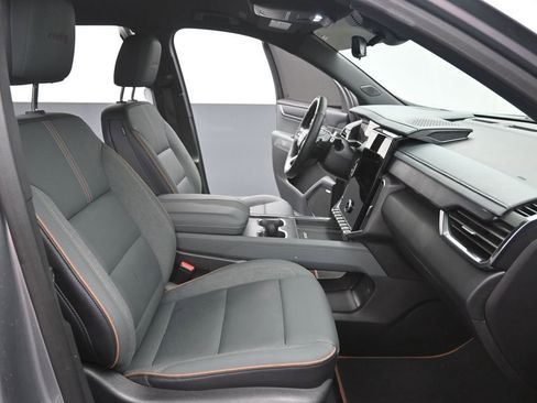 Used 2025 GMC Acadia AT4 w/ Super Cruise Package image 14