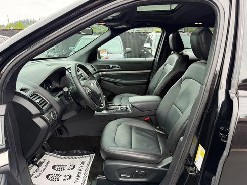 Used 2018 Ford Explorer XLT w/ Equipment Group 202A AWD/4WD image 8