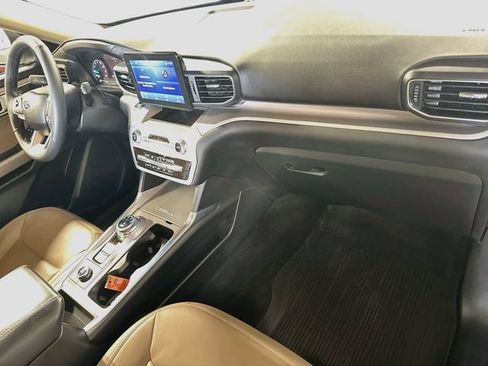 Used 2023 Ford Explorer XLT w/ Equipment Group 202A AWD/4WD image 31