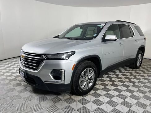 Used 2022 Chevrolet Traverse LT image 3