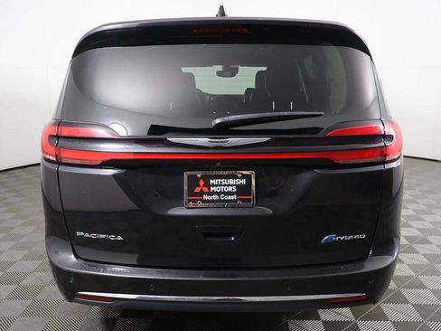 Used 2023 Chrysler Pacifica Touring-L FWD image 13