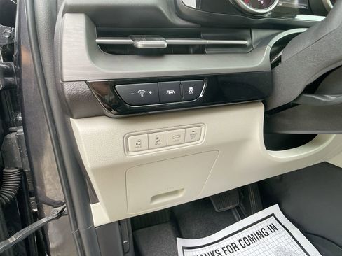 Used 2022 Kia Carnival SX image 24