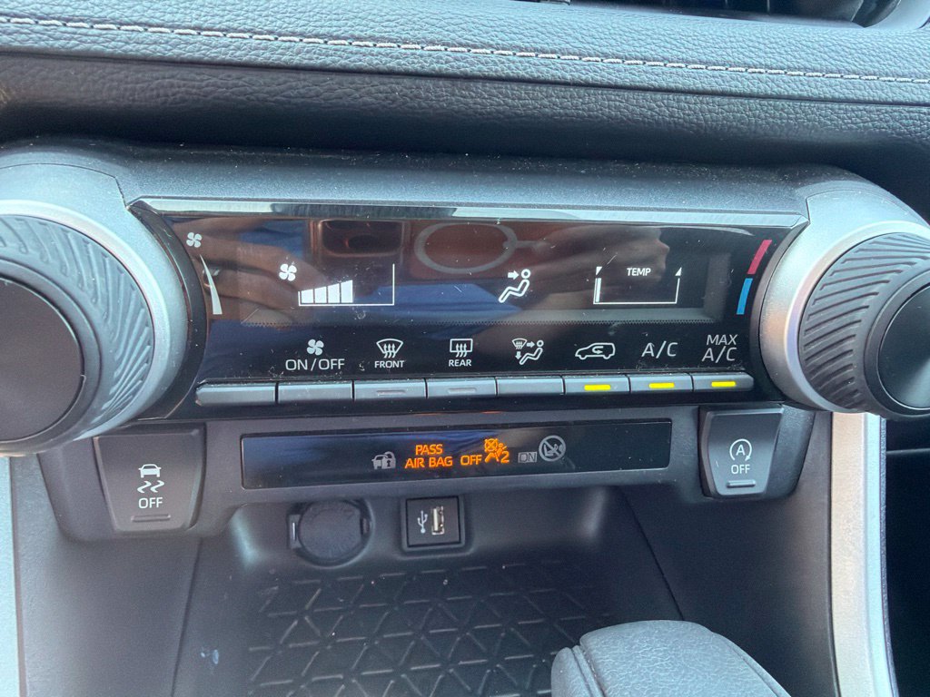 Used 2025 Toyota RAV4 LE AWD/4WD image 17