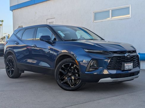 Certified 2022 Chevrolet Blazer LT w/ LPO, Black Accent Package FWD image 2