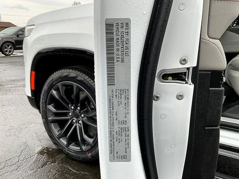 New 2026 Jeep Grand Wagoneer L Summit image 42