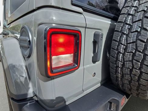 Used 2019 Jeep Wrangler Unlimited Sahara AWD/4WD image 36