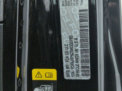 Used 2025 Jeep Wrangler Sahara w/ Safety Group image 35