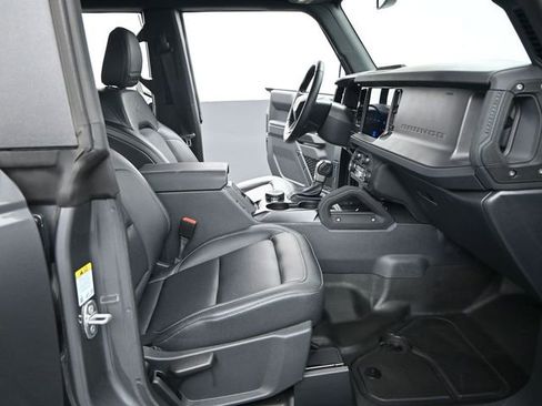 Used 2025 Ford Bronco Badlands image 21