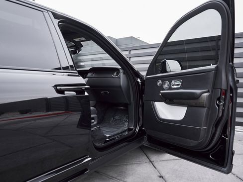 Used 2019 Rolls-Royce Cullinan image 22